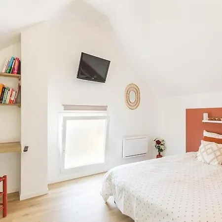 Maison De La Marquise, 15 Couchages, 200m2, Cour Privative, Salle De Reception, 4 Doubles, 1 Dortoir 7 Couchages, Linge En Option Villa Sommervieu