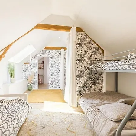 Maison De La Marquise, 15 Couchages, 200m2, Cour Privative, Salle De Reception, 4 Doubles, 1 Dortoir 7 Couchages, Linge En Option Sommervieu