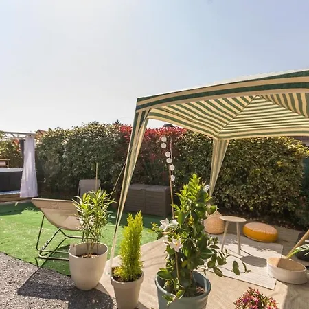 Maison De La Marquise, 15 Couchages, 200m2, Cour Privative, Salle De Reception, 4 Doubles, 1 Dortoir 7 Couchages, Linge En Option